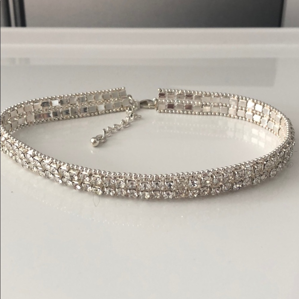 Sparkling diamond choker necklace